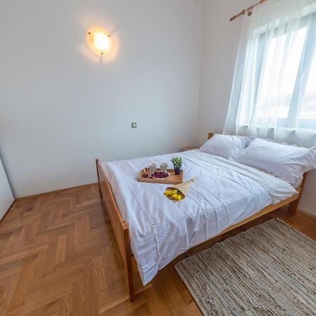 Apartments Krivičić green Pomer Buitenkant foto