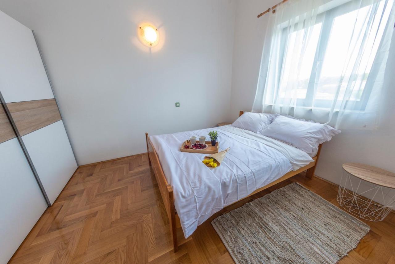 Apartments Krivičić green Pomer Buitenkant foto